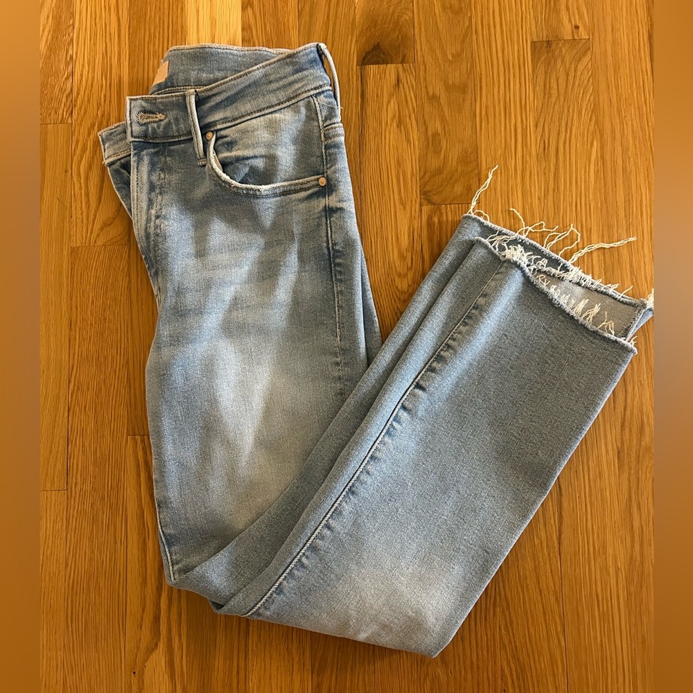 Mother denim. The Insider Crop Step Fray. Worn once. Size 28.